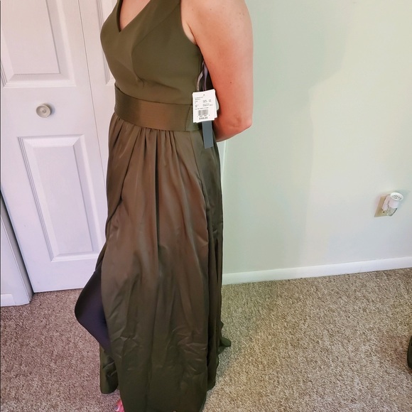 Vera Wang Bridesmaid, Olive, Size 6. - Picture 1 of 6